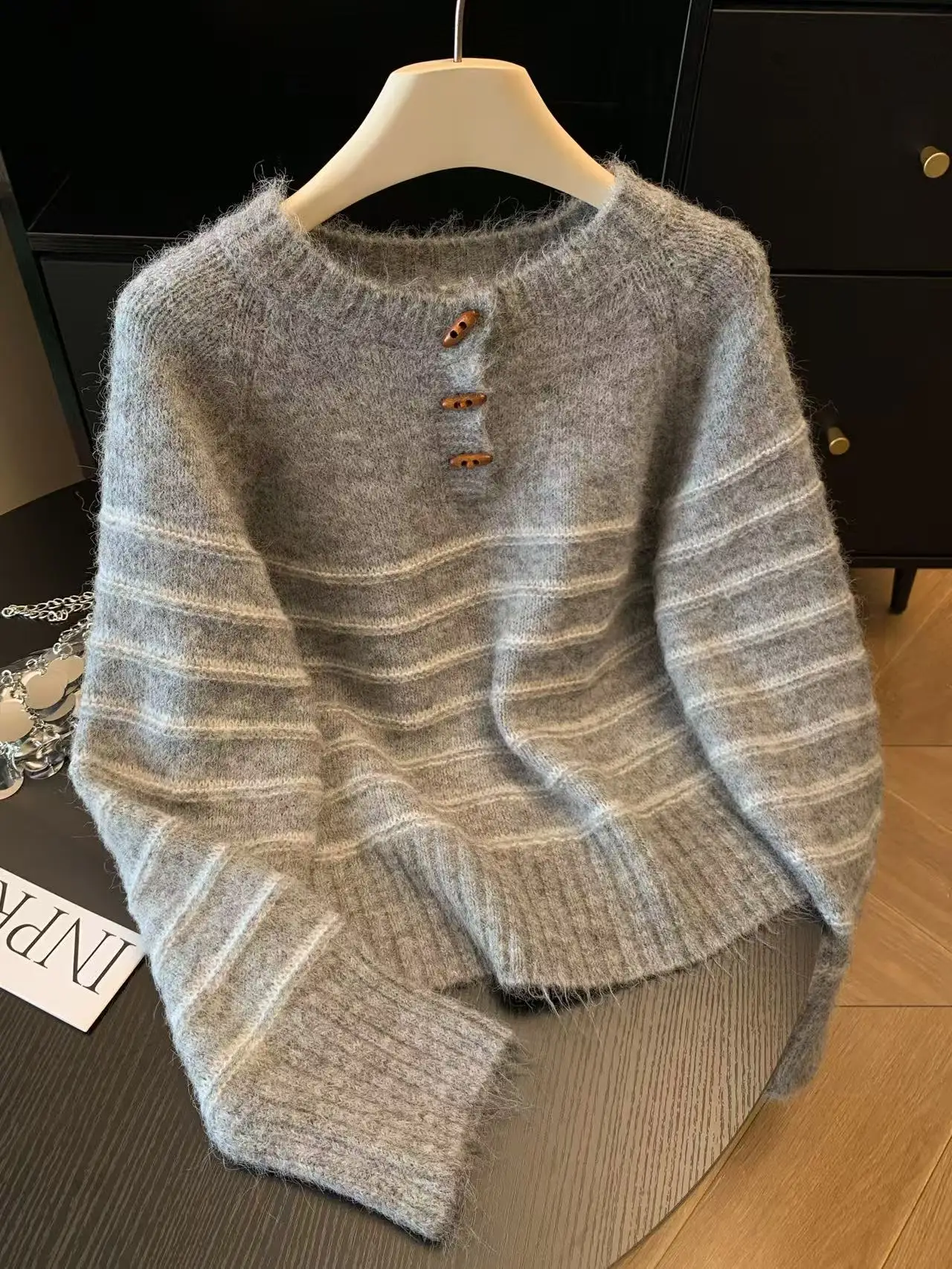 Damski sweter w paski z wełny  – Embroidery recenzja i cena