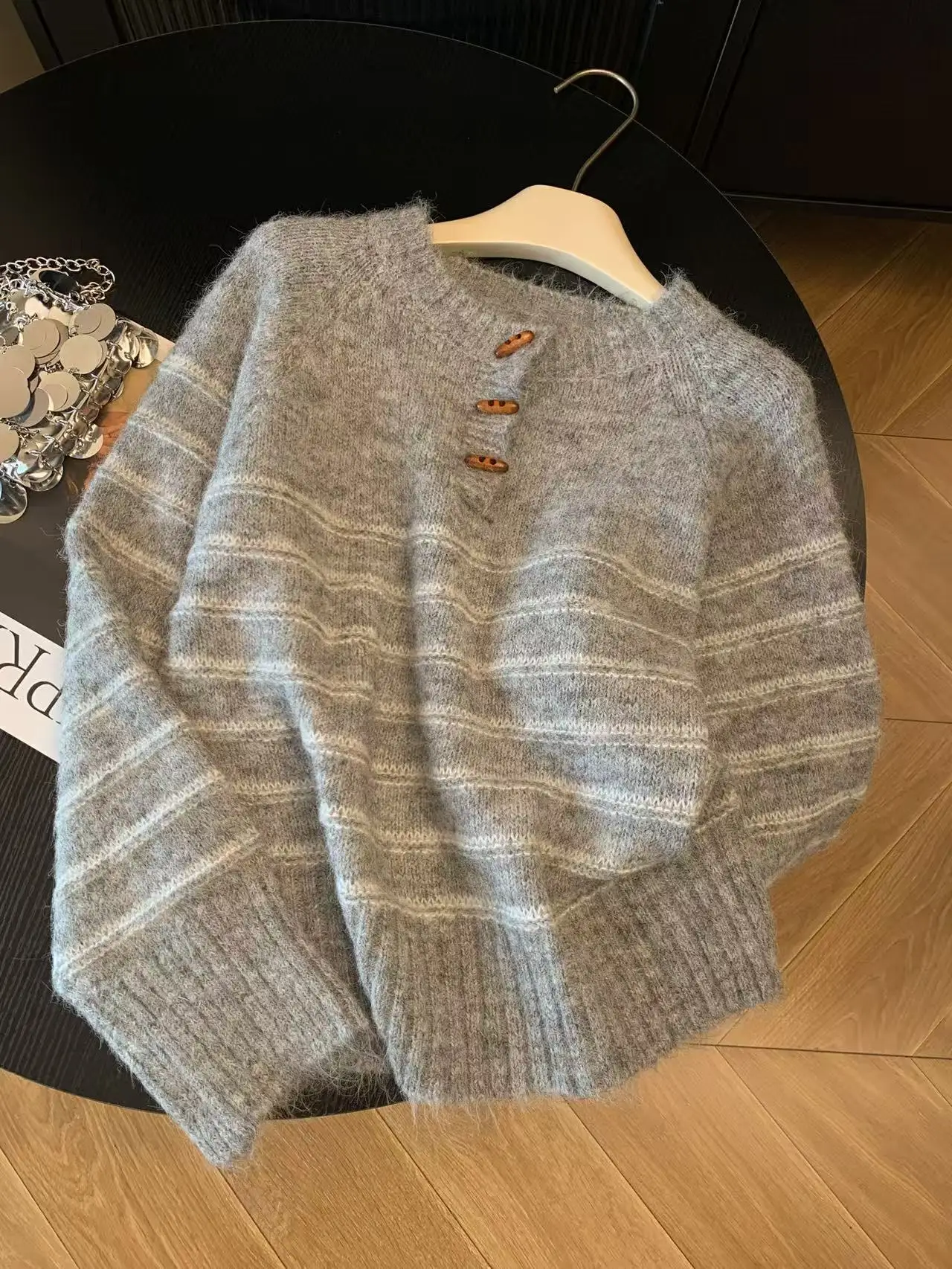 Damski sweter w paski z wełny  – Embroidery recenzja i cena